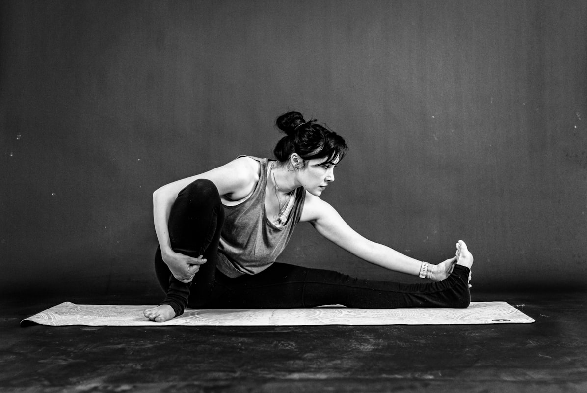 Illustration of proper spinal alignment and posture